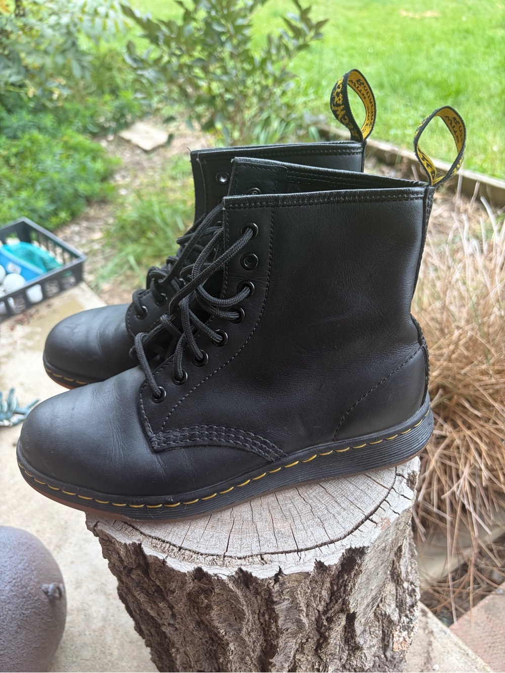 Dr. Martens Newton 8-Eye
Black Leather Boots US Women 7 Men 6 Unisex EUC - Picture 3 of 8
